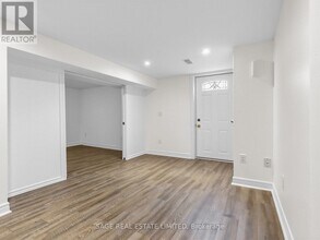 321 Lauder Ave in Toronto, ON - Building Photo - Building Photo