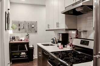 3913 N Janssen Ave, Unit 3921-3S in Chicago, IL - Building Photo - Building Photo