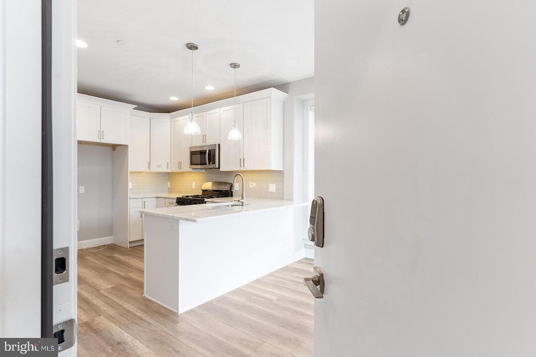 1419 POPLAR St-Unit -1 in Philadelphia, PA - Building Photo