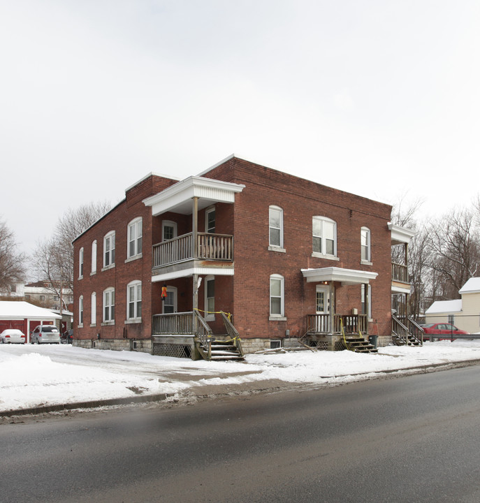 58 Seymour St in Pittsfield, MA - Foto de edificio