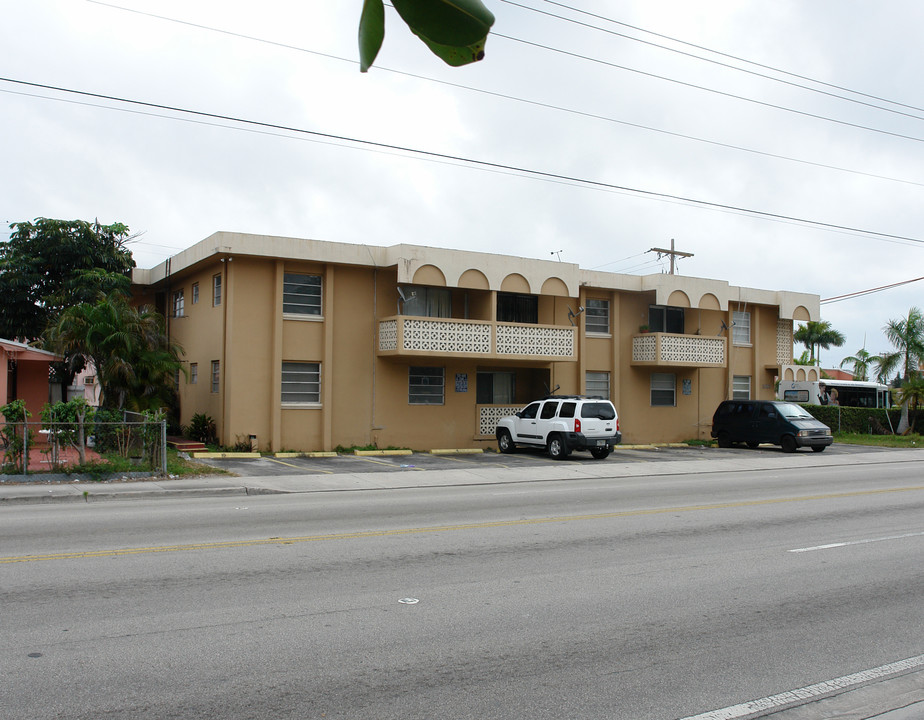 2555 E 4th Ave in Hialeah, FL - Building Photo