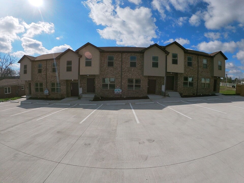 219 Hayes St in Hartsville, TN - Building Photo