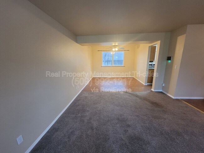 5010 E Killdeer Ct in West Richland, WA - Building Photo - Building Photo