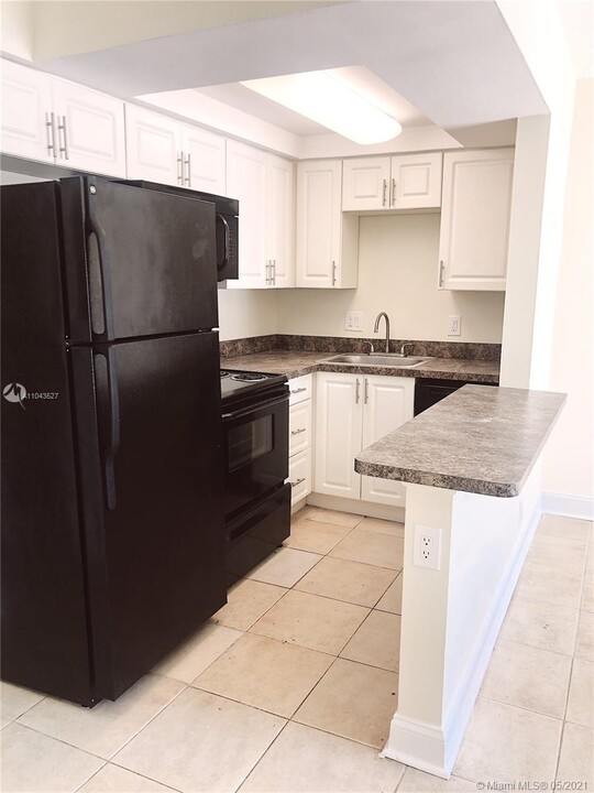 391 SE 19th Ave-Unit -4 in Pompano Beach, FL - Foto de edificio