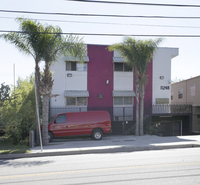 11248 Oxnard St in North Hollywood, CA - Building Photo - Building Photo