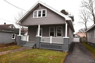 112 Woodlawn Ave W in Utica, NY - Building Photo