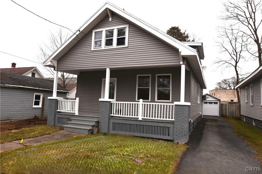 112 Woodlawn Ave W in Utica, NY - Foto de edificio