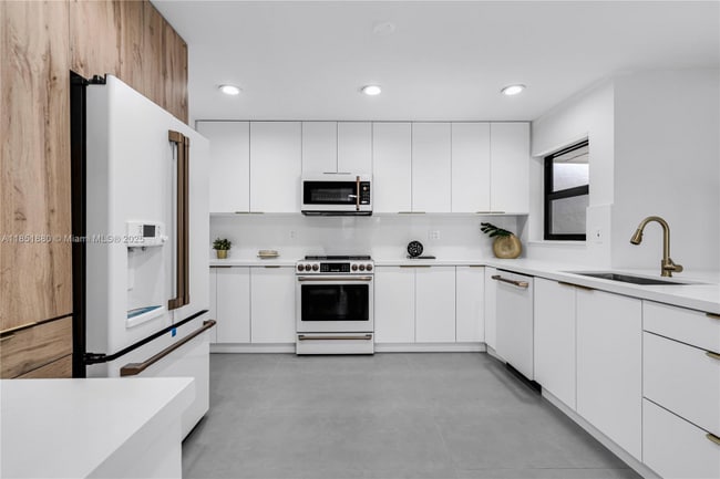 7106 SW 103rd Pl in Miami, FL - Foto de edificio - Building Photo