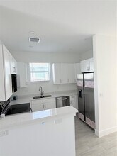 416 NE 12th Ave in Boynton Beach, FL - Building Photo - Building Photo