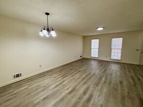 5296 Weyden Trail in Norcross, GA - Foto de edificio - Building Photo