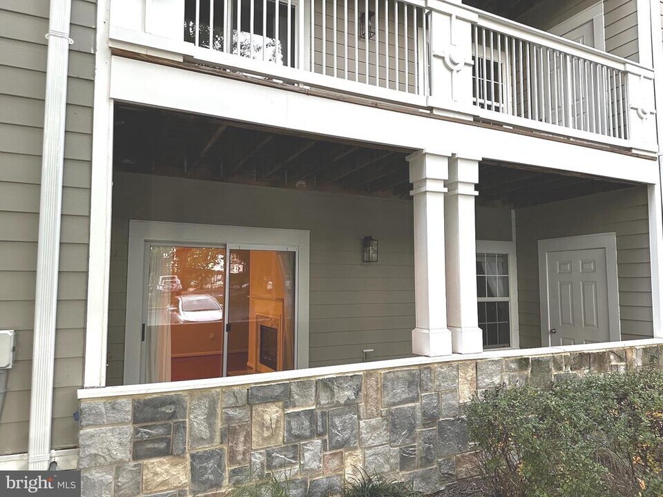1701 Lake Shore Crest Dr in Reston, VA - Building Photo