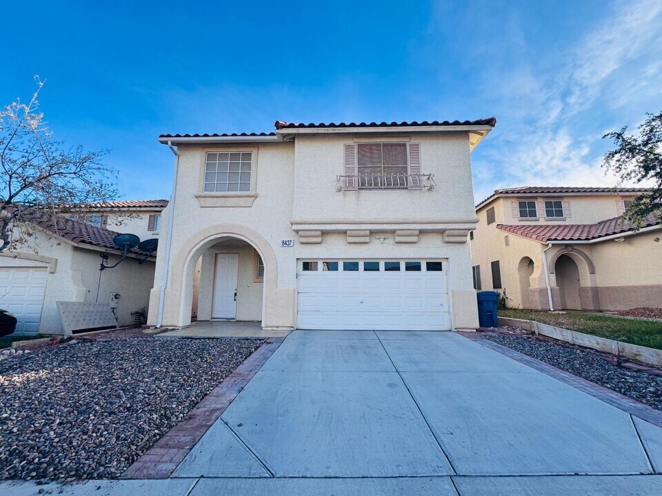 8437 Barossa Ct in Las Vegas, NV - Building Photo