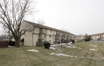 Coves at Columbus on Karl Road in Columbus, OH - Building Photo - Building Photo