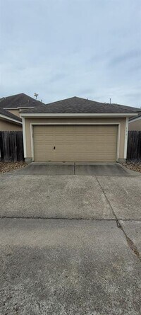 8007 Ellinger Ln photo'