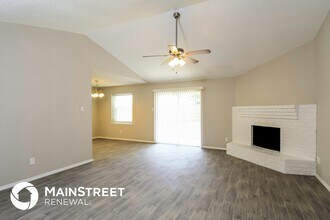 6637 N Park Dr in Watauga, TX - Foto de edificio - Building Photo