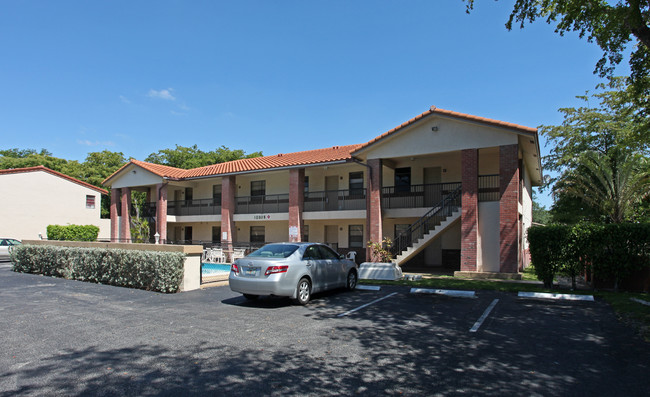 Country Club Apartments in Coral Springs, FL - Foto de edificio - Building Photo