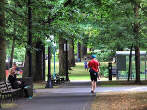 JEANNE MANOR APARTMENTS (JEAN01) in Portland, OR - Building Photo - Building Photo