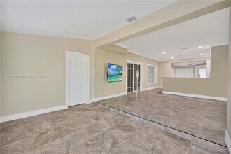 818 NE 3rd St in Hallandale Beach, FL - Building Photo - Building Photo