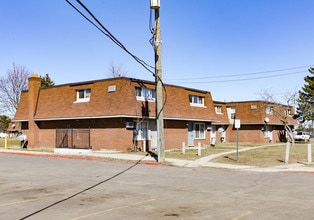 Cornerstone Townhomes in Pontiac, MI - Foto de edificio - Building Photo