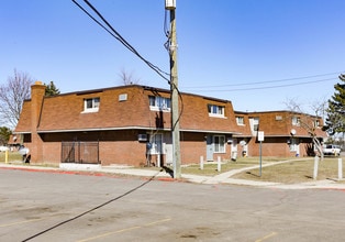 Cornerstone Townhomes in Pontiac, MI - Building Photo - Building Photo