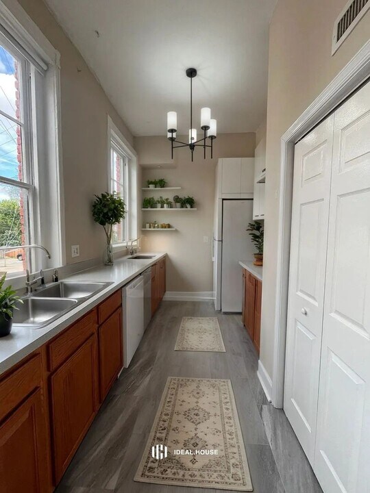 228 W Broad St in Richmond, VA - Foto de edificio