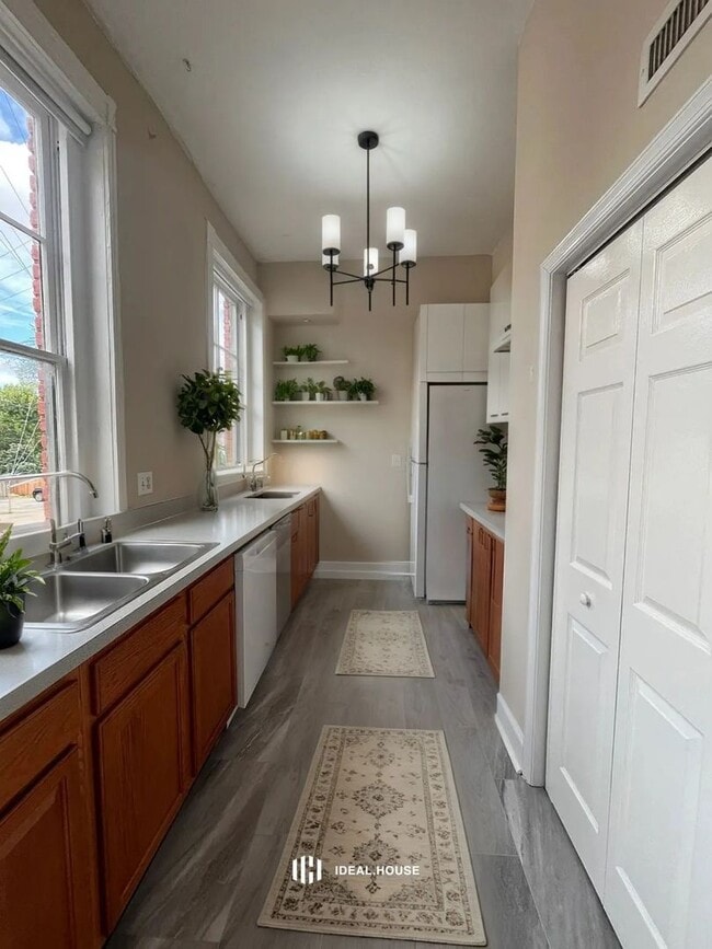 property at 228 W Broad St