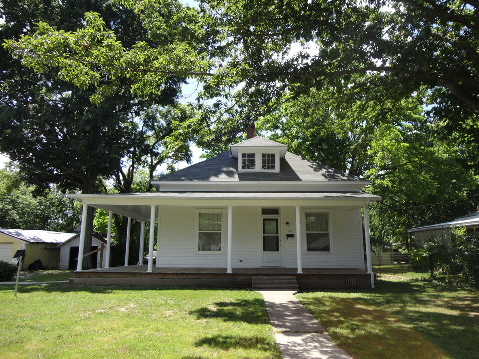 801 N Pershing St in Salem, MO - Building Photo