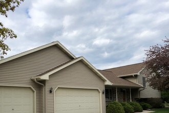 2810 Windhurst Dr in Oshkosh, WI - Building Photo - Building Photo