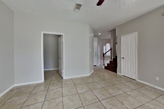 7918 Hidden Oaks Ln in Houston, TX - Building Photo - Building Photo