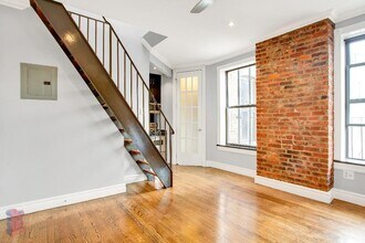 234 Mott St in New York, NY - Foto de edificio - Building Photo