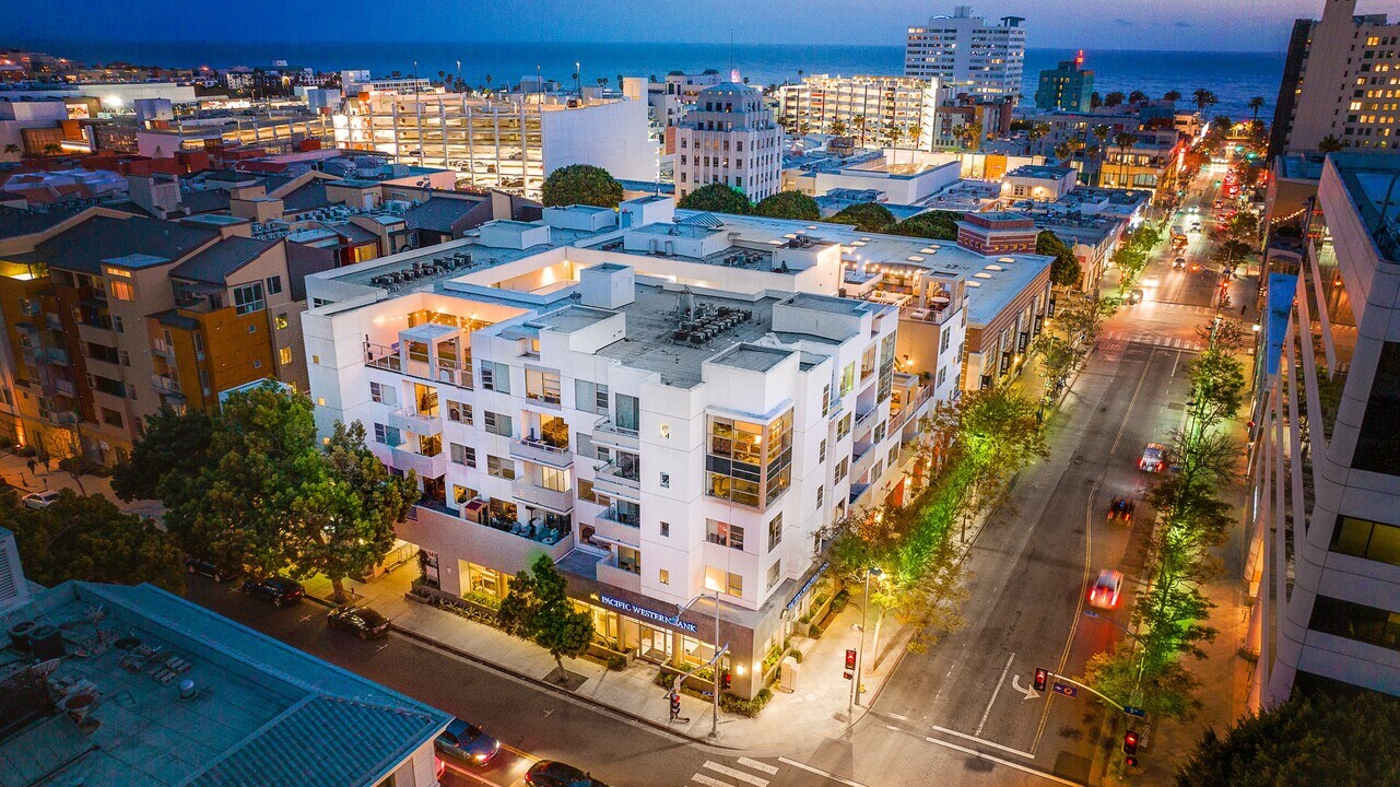 Riva in Santa Monica, CA - Foto de edificio