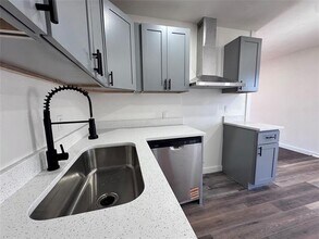 2845 Ruidosa Ave in Dallas, TX - Building Photo - Building Photo