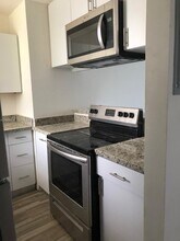 665 NE 83rd Terrace in Miami, FL - Foto de edificio - Building Photo