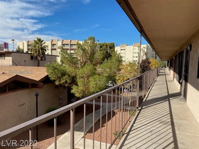 property at 625 S Royal Crest Cir