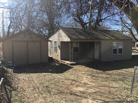 115 W Hayes St in Shawnee, OK - Building Photo