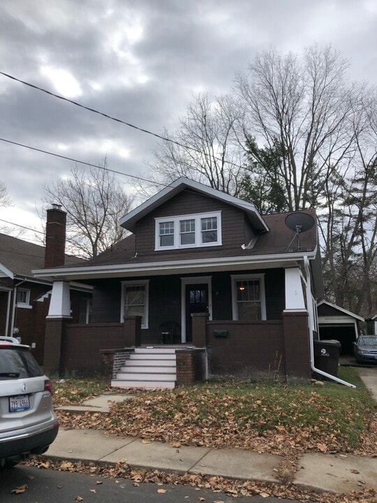 1012 W Armstrong Ave, Unit 1012-1 in Peoria, IL - Foto de edificio