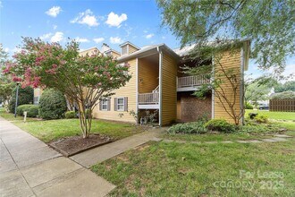 3224 Selwyn Farms Ln in Charlotte, NC - Foto de edificio - Building Photo