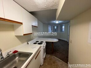 1120 Commonwealth Ave, Unit A in Boston, MA - Building Photo - Building Photo