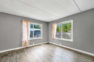 8283 Golden Valley Blvd in Maple Falls, WA - Building Photo - Building Photo