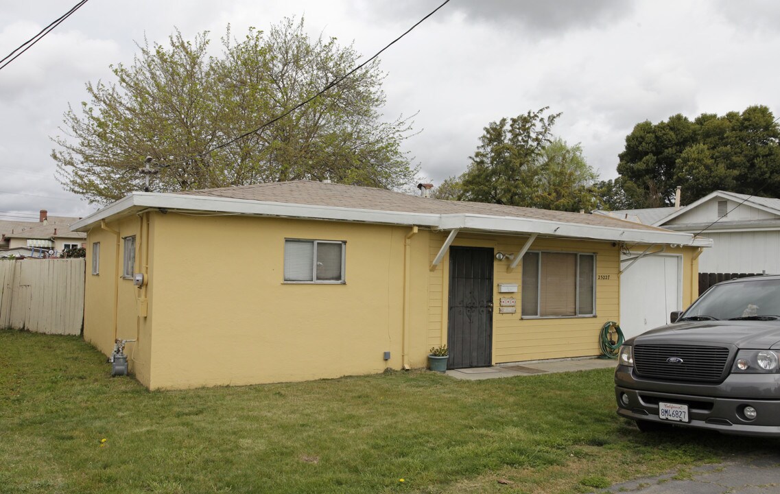 25227 Soto Rd in Hayward, CA - Building Photo