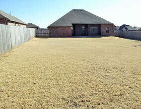 529 Whispering Oaks Blvd in Moore, OK - Building Photo - Building Photo