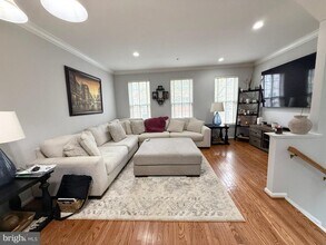 162 Barrett Pl in Alexandria, VA - Foto de edificio - Building Photo