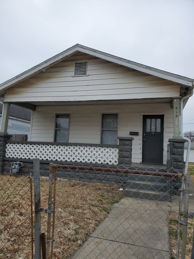 property at 618 E Missouri St