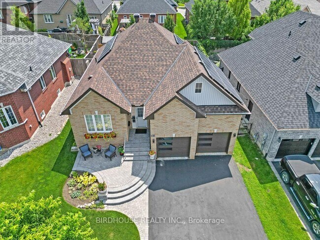 21 Ellis Cres in Kawartha Lakes, ON - Building Photo - Building Photo