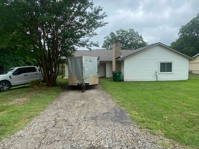 301 1st St in Palestine, TX - Building Photo - Building Photo