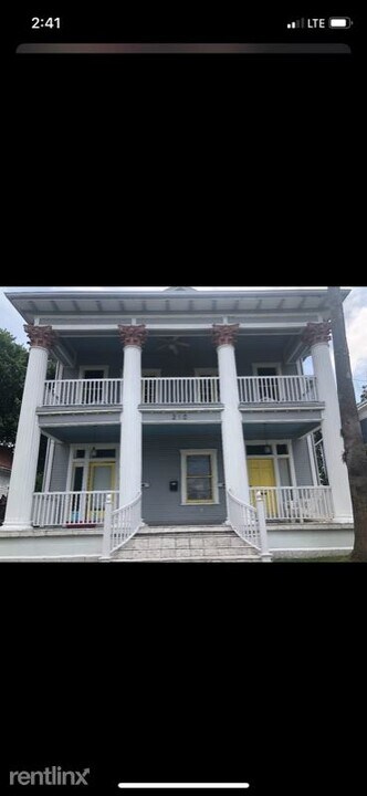 210 E Arsenal St in San Antonio, TX - Building Photo