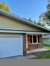 1203 E Harding Dr, Unit B in Urbana, IL - Foto de edificio - Building Photo
