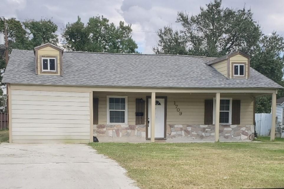 1709 Casperson Dr Photo