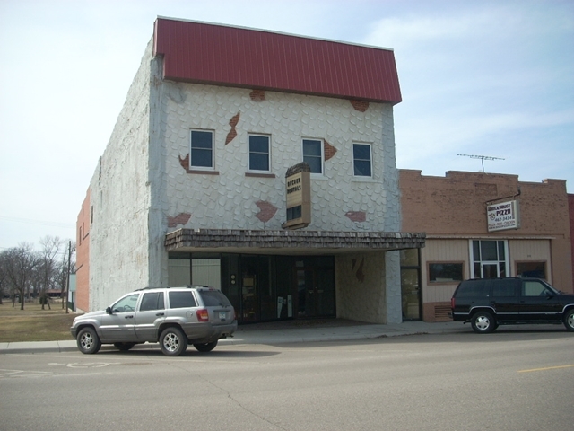 215 N Main St in Minnesota Lake, MN - Building Photo