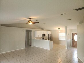 2536 SW 24th Ct in Cape Coral, FL - Foto de edificio - Building Photo